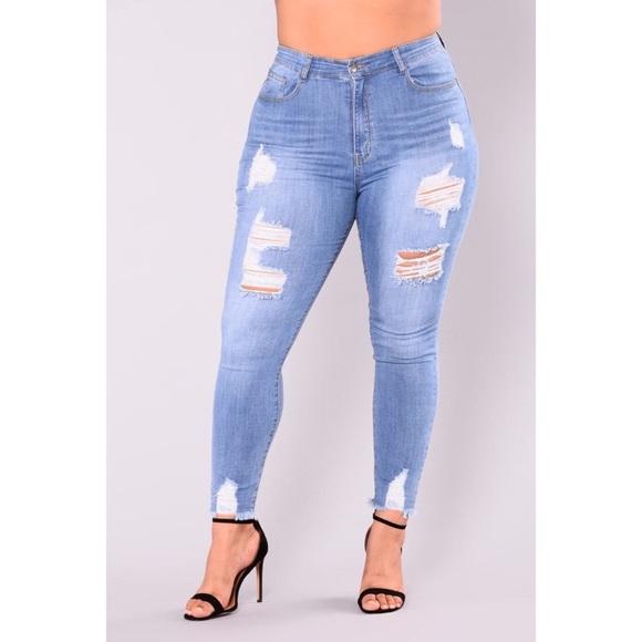 Fashion Nova Alyse Distressed Jeans 